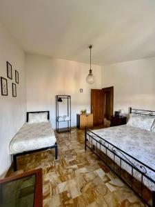 A bed or beds in a room at Settesanti Vintage Attic