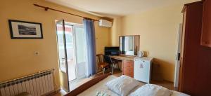 TV a/nebo společenská místnost v ubytování Guesthouse Deželjin