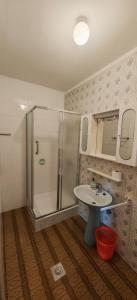Koupelna v ubytování Guesthouse Deželjin + 29 fotografií