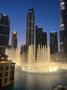 Cảnh Dubai hoặc tầm nhìn thành phố từ căn hộ