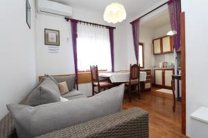 Posedenie v ubytovaní Apartments Belsa