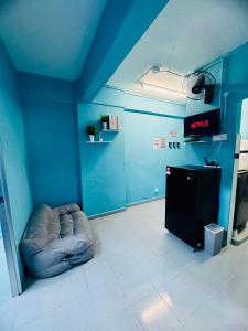 a room with a blue room with a clock on the wall at Apartment in gelugor usm in Gelugor