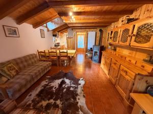 a living room with a couch and a table at CASA VACANZE NORA in Chamois