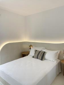 A bed or beds in a room at Faros Residences