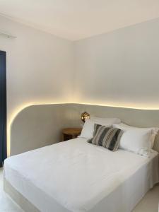 A bed or beds in a room at Faros Residences