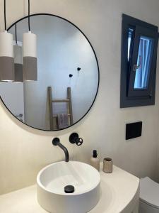 A bathroom at Faros Residences