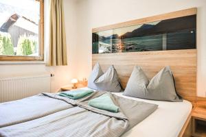 Posteľ alebo postele v izbe v ubytovaní Appartements Schwarzer Adler