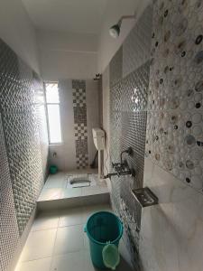 Koupelna v ubytování Cosy 1BHK well furnished flat-Kamal Jal
