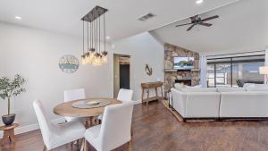 Khu vực ghế ngồi tại Mauna Loa Hideaway