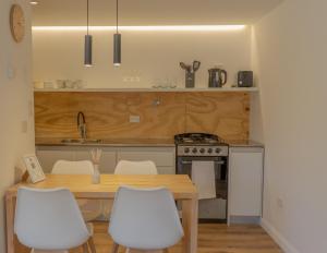 Η κουζίνα ή μικρή κουζίνα στο Alamos del Rio - Andarlibre