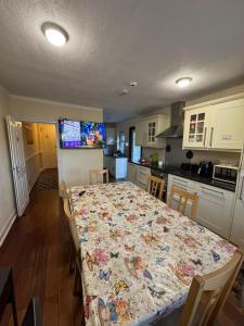 a kitchen with a table with a blanket on it at Cozy room 7 in London