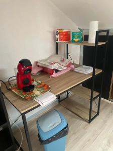 a desk with a table with a red helmet on it at Gainsbourg in Ouroux-sur-Saône