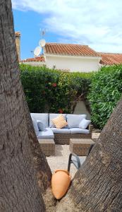 Posezení v ubytování Els Poblets Denia offers Casa Crosby - Private studio within walking distance to the beach + 12 fotografií