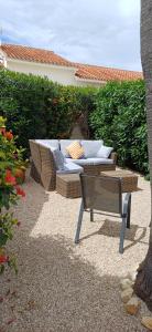 Posezení v ubytování Els Poblets Denia offers Casa Crosby - Private studio within walking distance to the beach