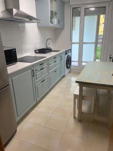 Η κουζίνα ή μικρή κουζίνα στο Senda Apartamento , Comillas