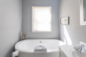 Ένα ή περισσότερα κρεβάτια σε δωμάτιο στο 20Percent OFF Luxury 3BR on the Bourbon Trail Sleeps10 +40 φωτογραφίες