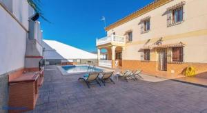 The swimming pool at or close to Villa Antonia