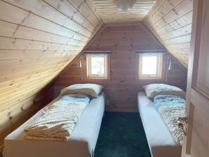 Ένα ή περισσότερα κρεβάτια σε δωμάτιο στο cozy house with boat dock, sauna - FJORDTID