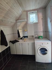 Φωτογραφία από το άλμπουμ του cozy house with boat dock, sauna - FJORDTID σε Rubbestadneset