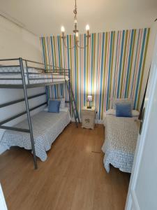 Ένα ή περισσότερα κρεβάτια σε δωμάτιο στο Rua Nova Apartment 28, 3 Dormitorios, WIFI, PS4 y Netflix, a 200m Catedral +64 φωτογραφίες