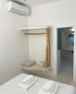 A bed or beds in a room at Faros Residences