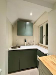 Una cocina o kitchenette en Navona Fox House 1