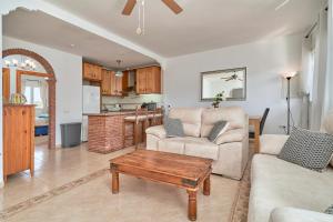 a living room with a couch and a table at El Escondite in Alcaucín