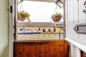 Ảnh trong thư viện ảnh của 3 Canalside Cottages ở Towcester