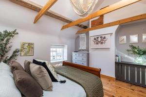 a bedroom with a bed and a couch at 4 Canalside Cottages in Towcester
