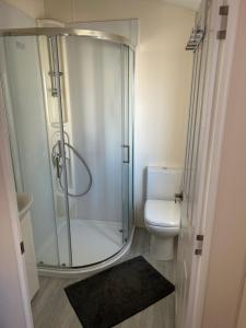 Salle de bains dans l'établissement Kent Getaways