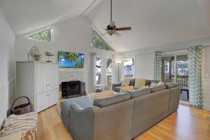 Posezení v ubytování Lake Village 10 by Wild Dunes, with Amenities + 21 fotografií