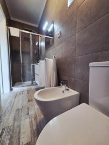 a bathroom with a toilet and a sink at Casa Fraga do Suadouro in Campo do Gerês