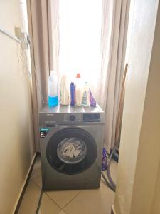 Ένα μπάνιο στο Sunset Haven Homes