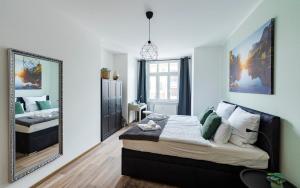 a bedroom with a bed and a large mirror at Elbau Residence Uni und Klinik nah in Magdeburg