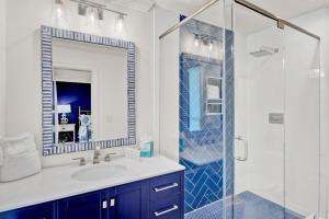 Koupelna v ubytování Lake Village Cottage 18