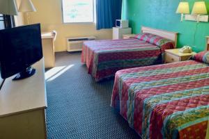 Postel nebo postele na pokoji v ubytování Red Carpet Inn & Suites Lima -Listing Partner