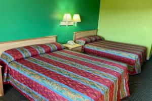 Postel nebo postele na pokoji v ubytování Red Carpet Inn & Suites Lima -Listing Partner
