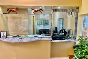 Foto dalla galleria di Red Carpet Inn & Suites Lima -Listing Partner a Lima