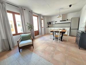 a kitchen and dining room with a table and chairs at La Rinconada de Perales in Perales de Tajuña