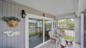 a room with a balcony with a table and chairs at Salty Soldi in Siesta Key