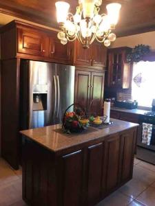 Η κουζίνα ή μικρή κουζίνα στο 523) Large 3 bedroom with King beds