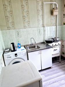 Kuchyň nebo kuchyňský kout v ubytování посуточная Халяльная квартира Жалал-Абад