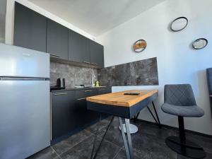 Η κουζίνα ή μικρή κουζίνα στο Apartman CITY CENTER 2