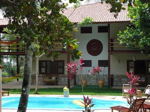 a house with a swimming pool in front of it at Vila Do Pescador in Barra Grande