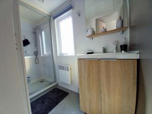 a bathroom with a sink and a shower at Mobilhome 4 pers - 2 ch - Centre Aquatique in Houlgate