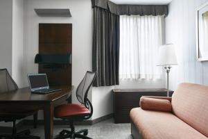 Club Quarters Hotel Embarcadero, San Francisco的休息区
