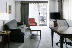 Club Quarters Hotel Embarcadero, San Francisco的休息区