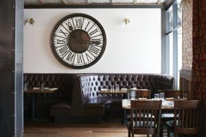 Club Quarters Hotel Embarcadero, San Francisco的休息区