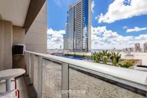 a balcony with a view of the city at Estadia Completa com Sauna e Piscina em Águas Claras - DPA in Taguatinga