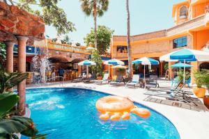Bazén v ubytování Boutique Hotel & Suites Hacienda Lord Twigg nebo v jeho okolí
